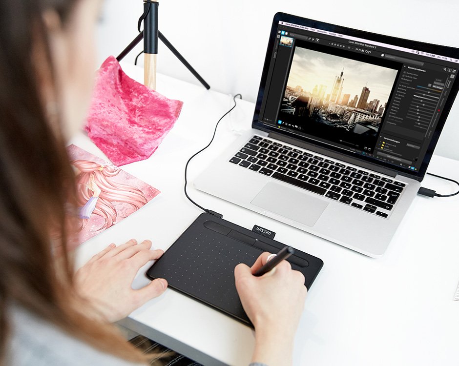Графічний планшет Wacom Intuos small чорний (без Bluetooth) Графічний планшет Wacom Intuos small чорний (без Bluetooth)