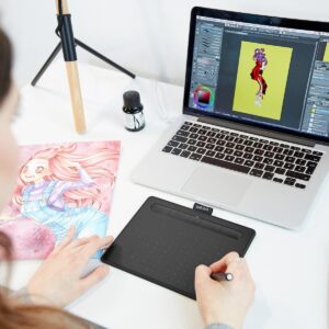 Графічний планшет Wacom Intuos small з Bluetooth чорний Графічний планшет Wacom Intuos small з Bluetooth чорний