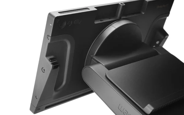 wacom-cintiq-pro-17-estore-gallery-5.jpg