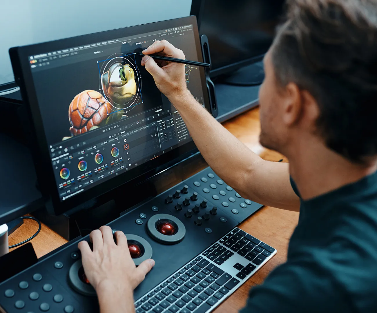 Графический монитор-планшет Wacom Cintiq Pro 22 (без подставки)