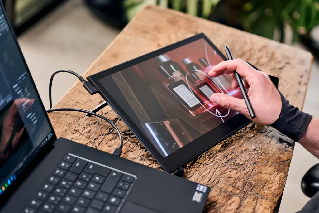 Монітор-планшет Wacom Movink 13 touch Монітор-планшет Wacom Movink 13 touch