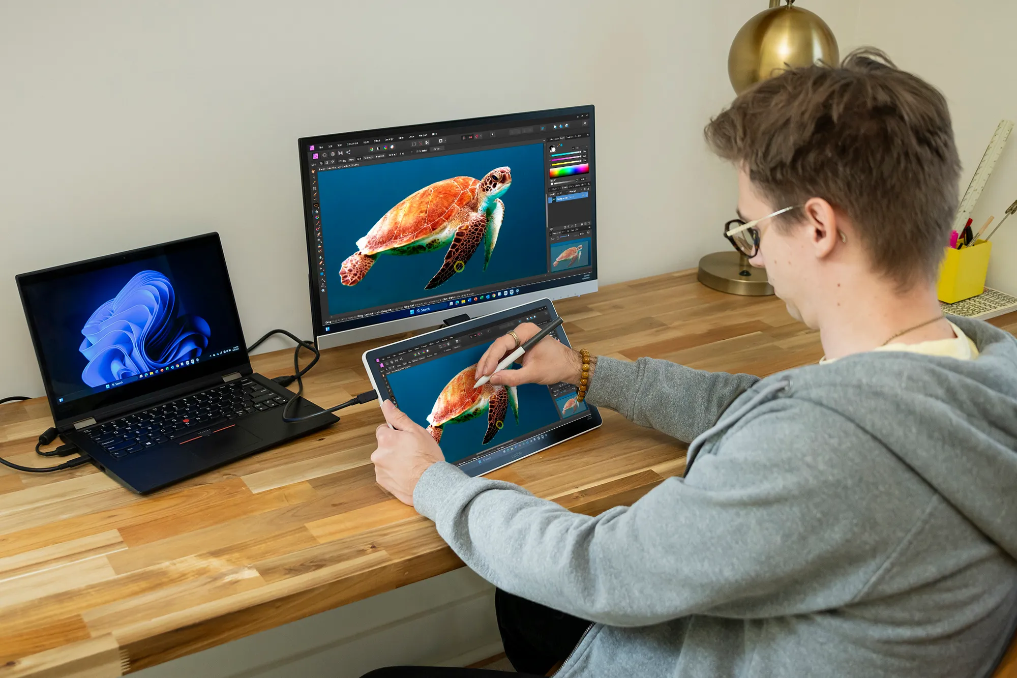 Графічний монітор-планшет Wacom One 14 (DTC 141) Графічний монітор-планшет Wacom One 14 (DTC 141)