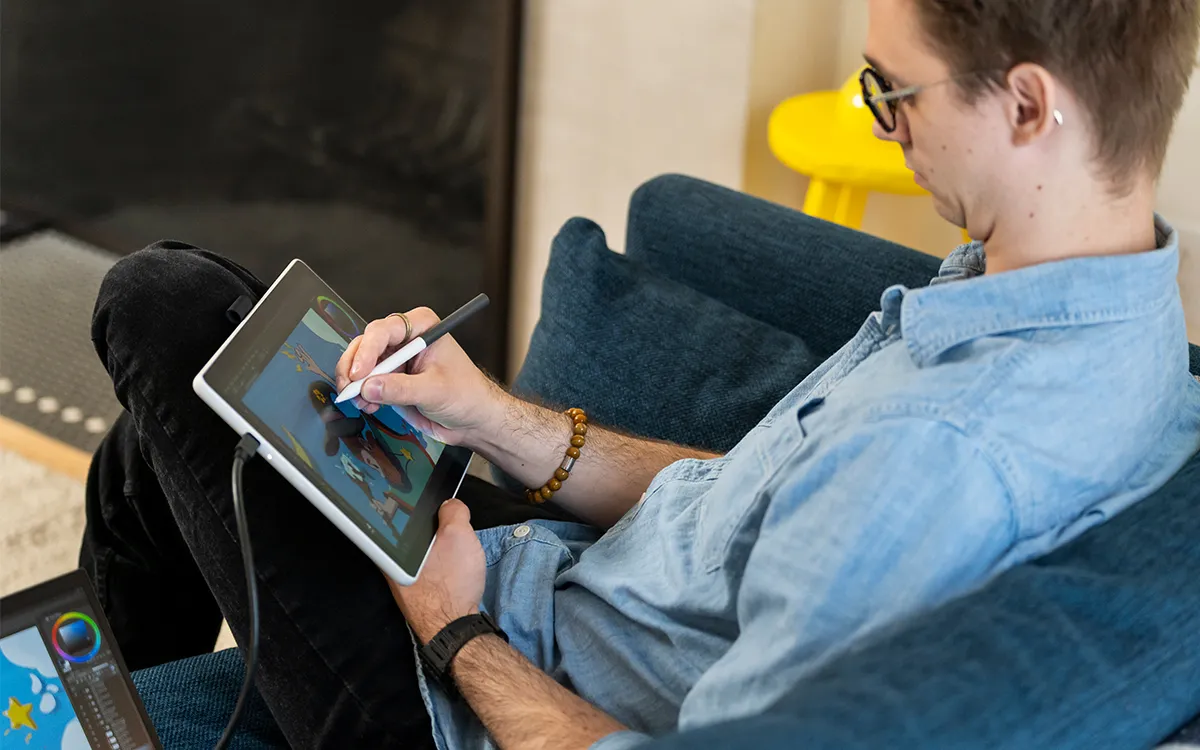 Графічний монітор-планшет Wacom One 14 (DTC 141) Графічний монітор-планшет Wacom One 14 (DTC 141)